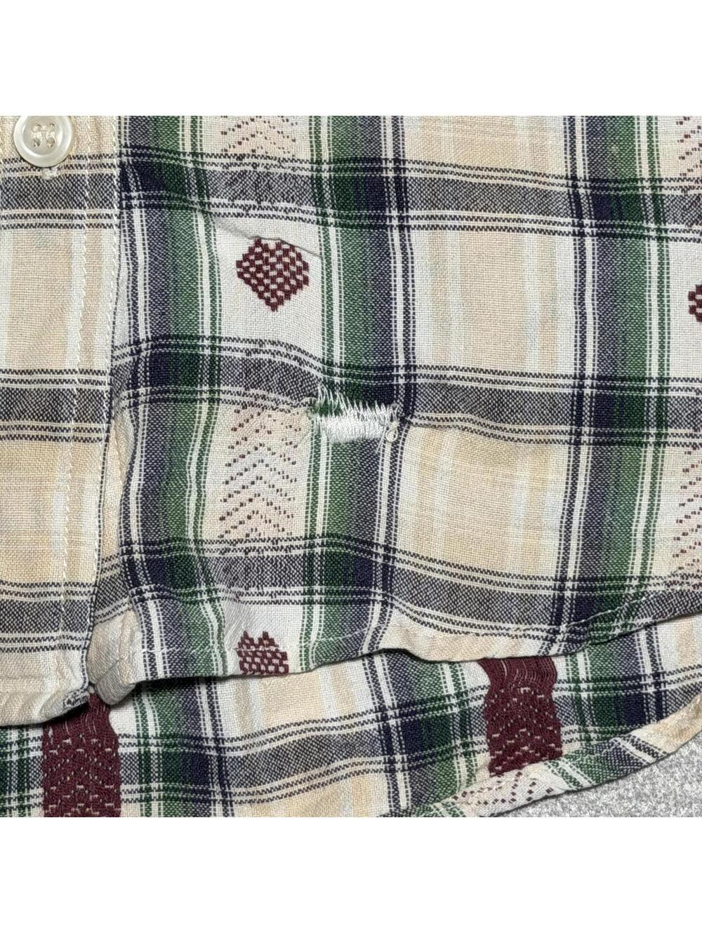 Vintage Plaid Short Sleeve Button-Up Shirt with Heart Pattern - Picture 3 of 4